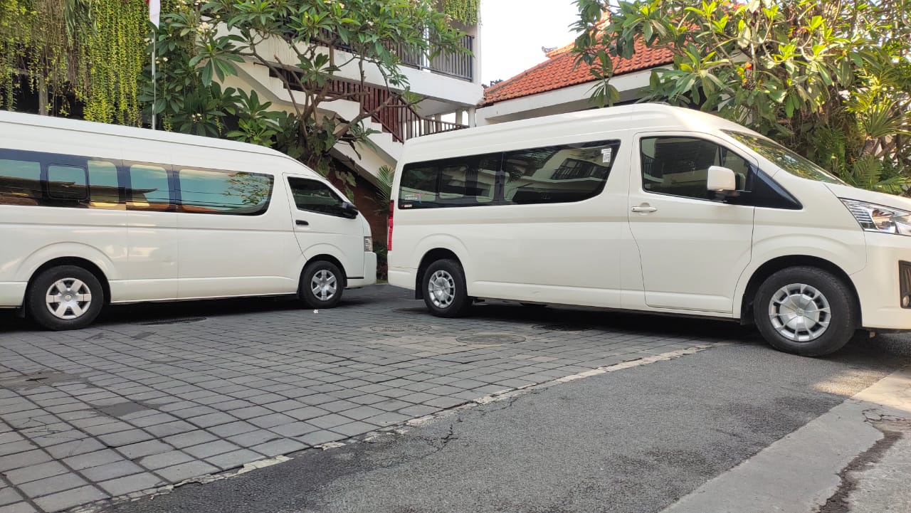 Hiace Bali untuk rombongan wisata dan airport transfer