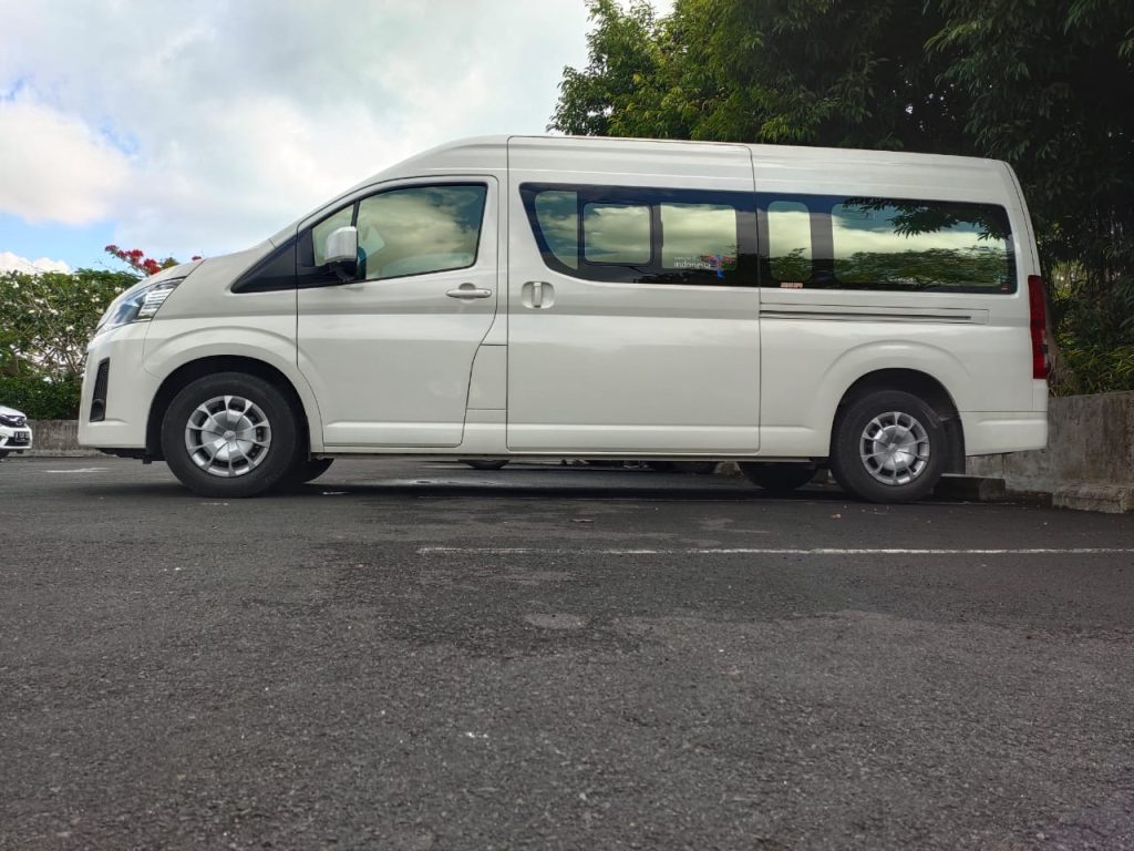hiace premio harga transparan